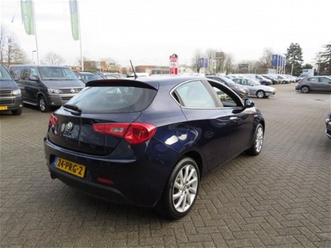 Alfa Romeo Giulietta - 1.6 JTDm Distinctive /2E EIG/5-DRS/NL-AUTO/NAP - 1