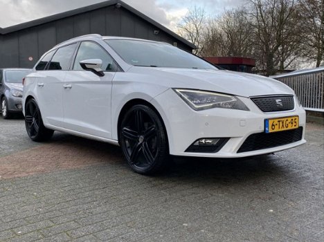 Seat Leon ST - 1.6 TDI XENON | LEER | CLIMA - 1