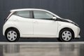 Toyota Aygo - 1.0 VVT-i x-play Sport (TELEFOON, CAMERA, CRUISE, 35.000 KM, XENON, AIRCO, 5 DEURS, EL - 1 - Thumbnail