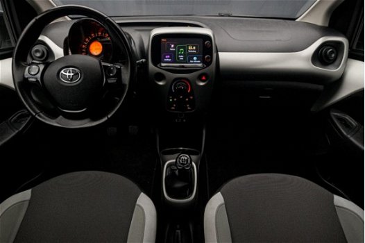 Toyota Aygo - 1.0 VVT-i x-play Sport (TELEFOON, CAMERA, CRUISE, 35.000 KM, XENON, AIRCO, 5 DEURS, EL - 1