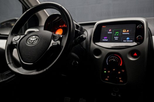 Toyota Aygo - 1.0 VVT-i x-play Sport (TELEFOON, CAMERA, CRUISE, 35.000 KM, XENON, AIRCO, 5 DEURS, EL - 1