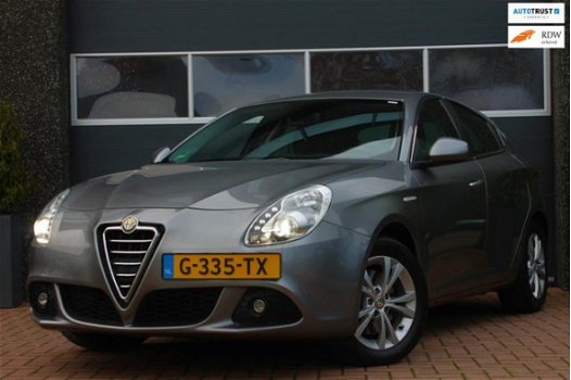 Alfa Romeo Giulietta - 1.4 T Distinctive 170 PK XENON / NAVI / Clima / CRUISE / AFNB TREKHAAK - 1