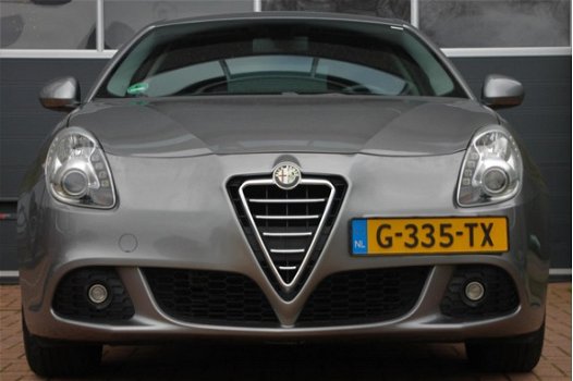 Alfa Romeo Giulietta - 1.4 T Distinctive 170 PK XENON / NAVI / Clima / CRUISE / AFNB TREKHAAK - 1