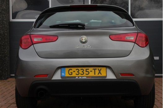 Alfa Romeo Giulietta - 1.4 T Distinctive 170 PK XENON / NAVI / Clima / CRUISE / AFNB TREKHAAK - 1