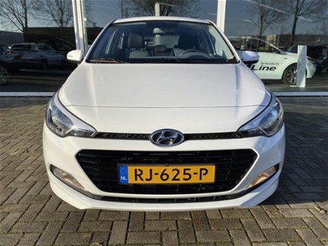 Hyundai i20 - 1.0 T-GDI i-Drive Cool | Airco | Radio-MP3 | Elektrische ramen voor | Centrale deurver - 1