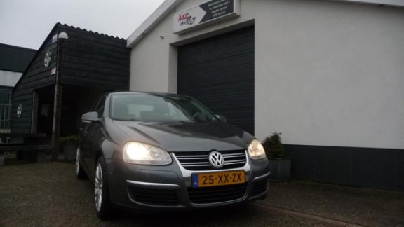 Volkswagen Jetta - 1.9 TDI Comfortline Business - 1