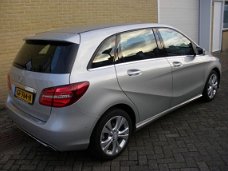 Mercedes-Benz B-klasse - Navi/half Leder/PDC/Led/17'Lm-velgen(org.NL)