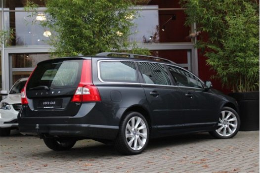 Volvo V70 - T4 180pk Powershift Nordic | Elekt. Achterklep / Trekhaak / Park Assist / Stoelverwarmin - 1