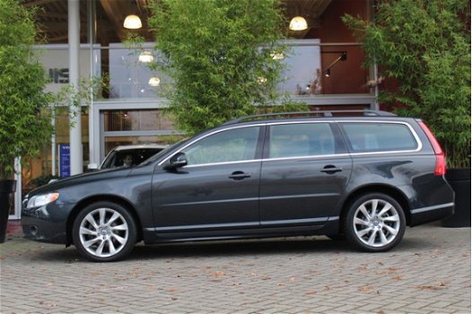 Volvo V70 - T4 180pk Powershift Nordic | Elekt. Achterklep / Trekhaak / Park Assist / Stoelverwarmin - 1