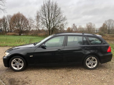 BMW 3-serie Touring - 318d Executive Nieuwe Motor - 1