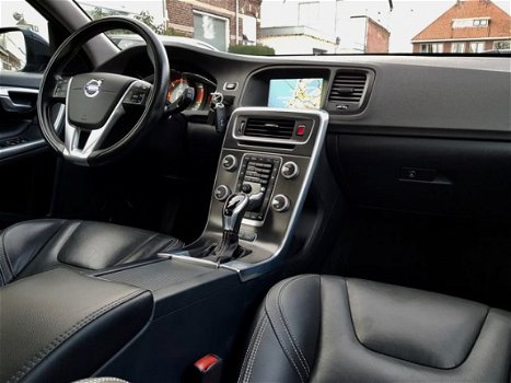 Volvo V60 - 2.4 D6 AWD R-DESIGN PLUG-IN HYBRID AUT6 SCHUIFDAK LEDER CAMERA XENON LMV PDC - 1