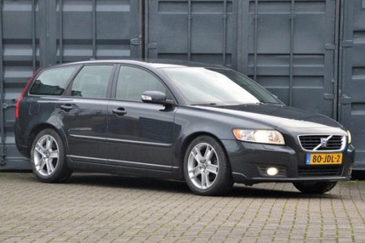 Volvo V50 - 2.0 Edition II 146PK leer navi pdc trekhaak 17inch - 1