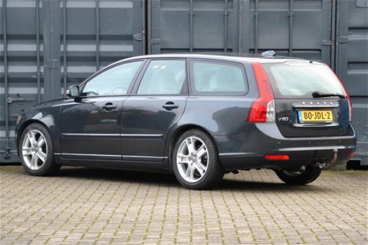 Volvo V50 - 2.0 Edition II 146PK leer navi pdc trekhaak 17inch - 1