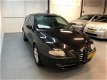 Alfa Romeo 147 - 1.6 T.Spark Veloce Distinctive NIEUWE APK//AIRCO//RIJD SCHAKELD GOED - 1 - Thumbnail