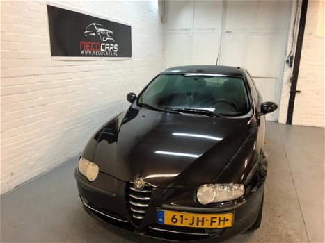 Alfa Romeo 147 - 1.6 T.Spark Veloce Distinctive NIEUWE APK//AIRCO//RIJD SCHAKELD GOED - 1