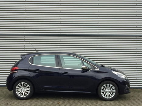 Peugeot 208 - 1.2 Puretech 82pk 5D Allure Navi PDC - 1