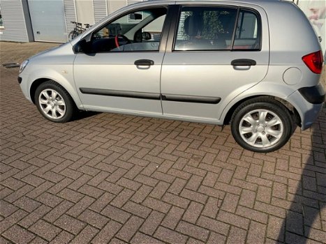 Hyundai Getz - 1.1i Active Airco Distrubutieriem vervangen - 1