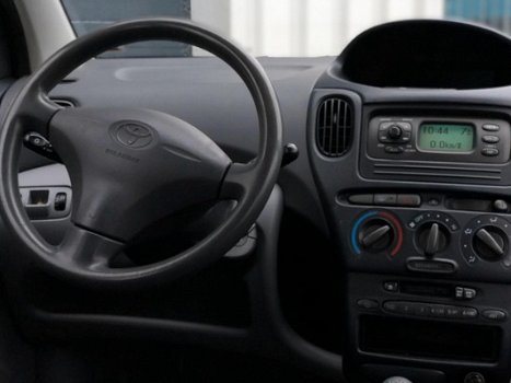 Toyota Yaris Verso - 1.3-16V VVT-i Luna NIEUWE APK - 1