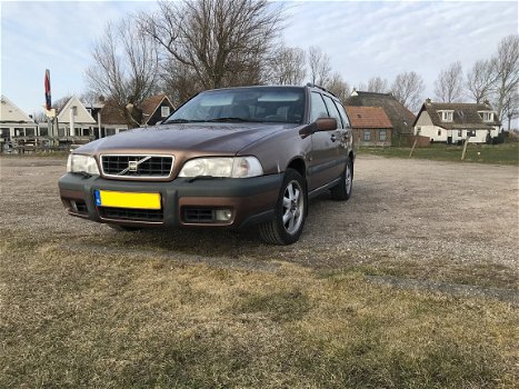 Volvo V70 2.5 T AWD Luxury Cross Country - 1