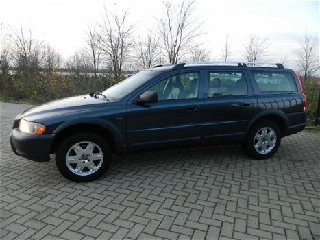 Volvo XC70 - 2.5 T Kinetic AWD 154KW LEER NAVIGATIE - 1