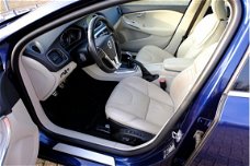 Volvo V40 - 2.0 D2 Ocean Race Xenon/Leder/Navi/Pano/Enz