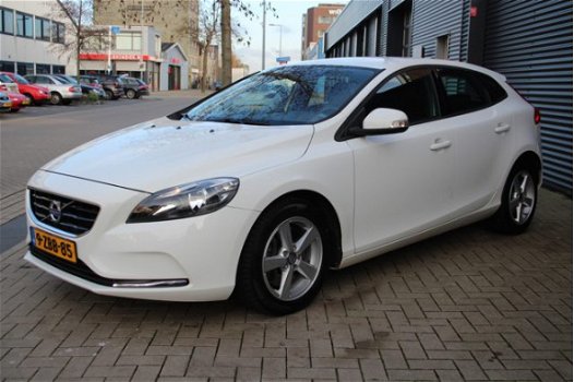 Volvo V40 - 2.0 D4 Momentum Business 1e EIGENAAR_190PK_BTW - 1