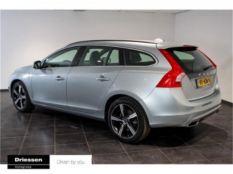 Volvo V60 - 2.4 D6 Twin Engine R-Design (Schuifkanteldak - Elektrisch bedienbare stoelen) - 1