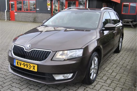 Skoda Octavia Combi - 1.6 TDI Groot navi, clima, pdv V/A, dsg, cruise, lmv - 1