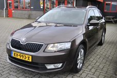 Skoda Octavia Combi - 1.6 TDI Groot navi, clima, pdv V/A, dsg, cruise, lmv