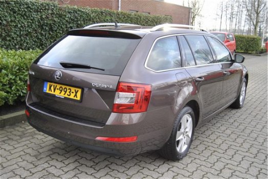 Skoda Octavia Combi - 1.6 TDI Groot navi, clima, pdv V/A, dsg, cruise, lmv - 1