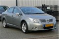 Toyota Avensis - 1.8 147PK VVTi Dynamic ORG NL 2-Eig Trekhaak, Clima, Cruise, Park Sensors, LM Velge - 1 - Thumbnail