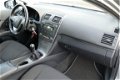 Toyota Avensis - 1.8 147PK VVTi Dynamic ORG NL 2-Eig Trekhaak, Clima, Cruise, Park Sensors, LM Velge - 1 - Thumbnail