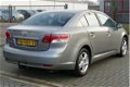 Toyota Avensis - 1.8 147PK VVTi Dynamic ORG NL 2-Eig Trekhaak, Clima, Cruise, Park Sensors, LM Velge - 1 - Thumbnail