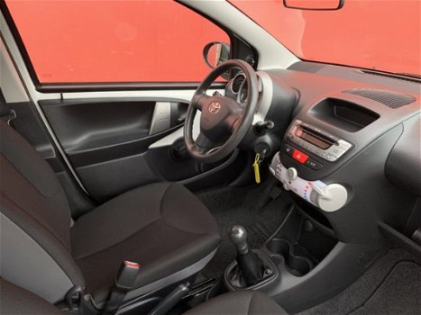 Toyota Aygo - 1.0 VVT-i Now 5-Deurs | Airco | Elektr.pakket - 1