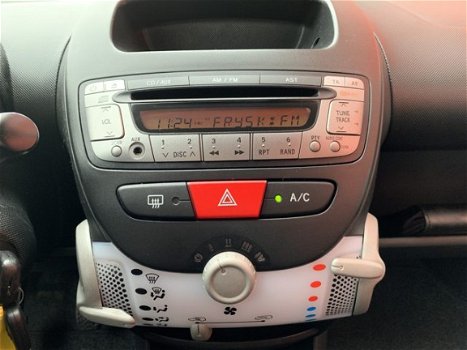 Toyota Aygo - 1.0 VVT-i Now 5-Deurs | Airco | Elektr.pakket - 1