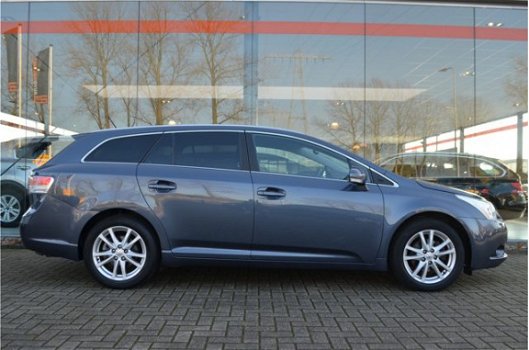 Toyota Avensis Wagon - 1.8 VVTi Dynamic, NL Auto, Camera, Trekhaak, Clima, Cruise, Navigatie, Do.Gla - 1