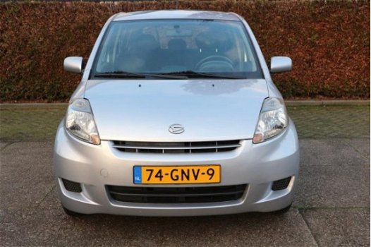 Daihatsu Sirion 2 - 1.0-12V Premium NETTE EN GOEDE AUTO - 1