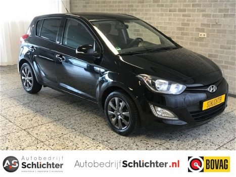 Hyundai i20 - 1.2 i-Deal 5 Deurs/Airco/Cruise/Lm-velgen/Radio cd - 1