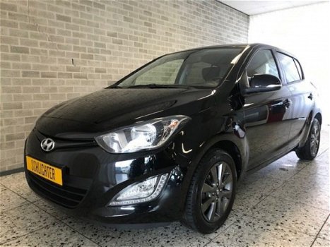 Hyundai i20 - 1.2 i-Deal 5 Deurs/Airco/Cruise/Lm-velgen/Radio cd - 1