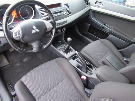 Mitsubishi Lancer Sportback - 1.5 Edition One, Airconditioning / 16'' LMV / Parkeersensoren achter - 1