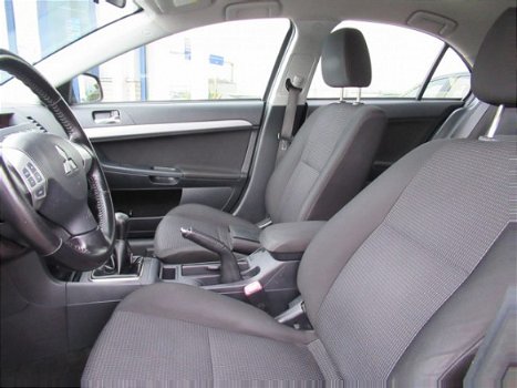 Mitsubishi Lancer Sportback - 1.5 Edition One, Airconditioning / 16'' LMV / Parkeersensoren achter - 1