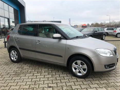 Skoda Fabia - 1.6-16V Elegance Automaat Trekhaak - 1