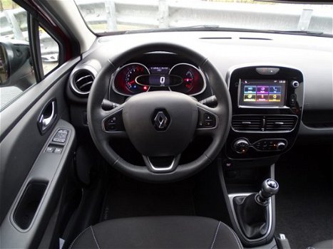 Renault Clio Estate - 1.2 TCe 120pk Limited | Navigatiesysteem | Cruise control | Climate control | - 1