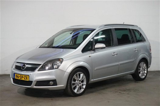 Opel Zafira - 2.2 Cosmo ✔ Airco ✔ Navigatie ✔ APK 01-2021 ☎ - 1