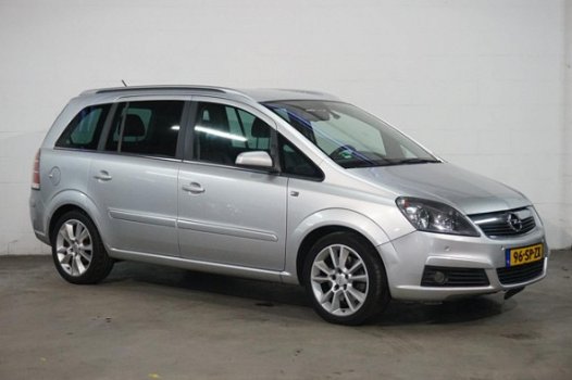 Opel Zafira - 2.2 Cosmo ✔ Airco ✔ Navigatie ✔ APK 01-2021 ☎ - 1