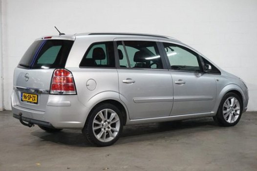 Opel Zafira - 2.2 Cosmo ✔ Airco ✔ Navigatie ✔ APK 01-2021 ☎ - 1