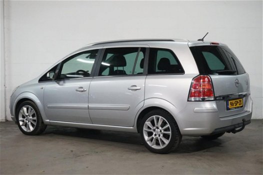 Opel Zafira - 2.2 Cosmo ✔ Airco ✔ Navigatie ✔ APK 01-2021 ☎ - 1