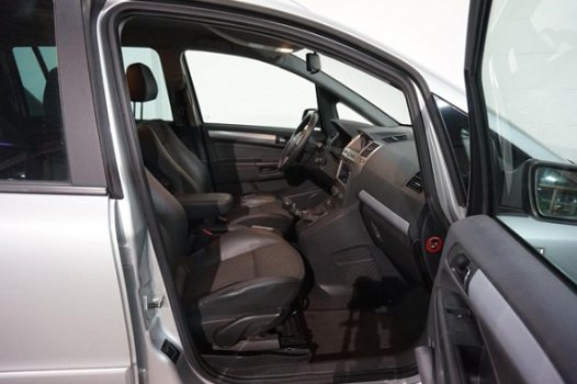 Opel Zafira - 2.2 Cosmo ✔ Airco ✔ Navigatie ✔ APK 01-2021 ☎ - 1