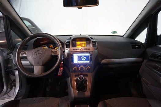 Opel Zafira - 2.2 Cosmo ✔ Airco ✔ Navigatie ✔ APK 01-2021 ☎ - 1