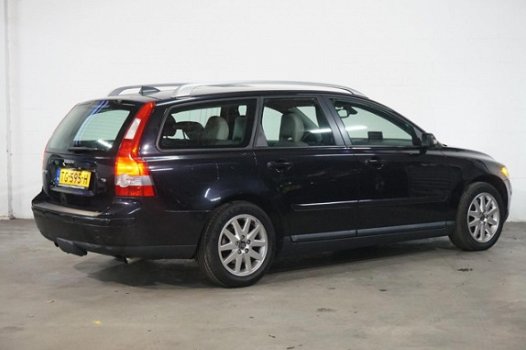 Volvo V50 - 2.5 T5 Momentum 220 pk ✔ Airco ✔ Stoelverwarming ✔ Automaat ☎ - 1